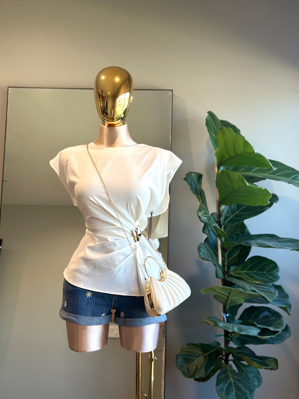 TOP004- Elegant white blouse